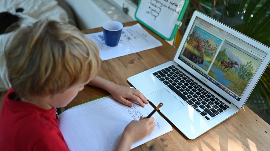 Corona in Schulen: Lehrpersonen stellen Computer wieder in die Ecke - Vimarsana News