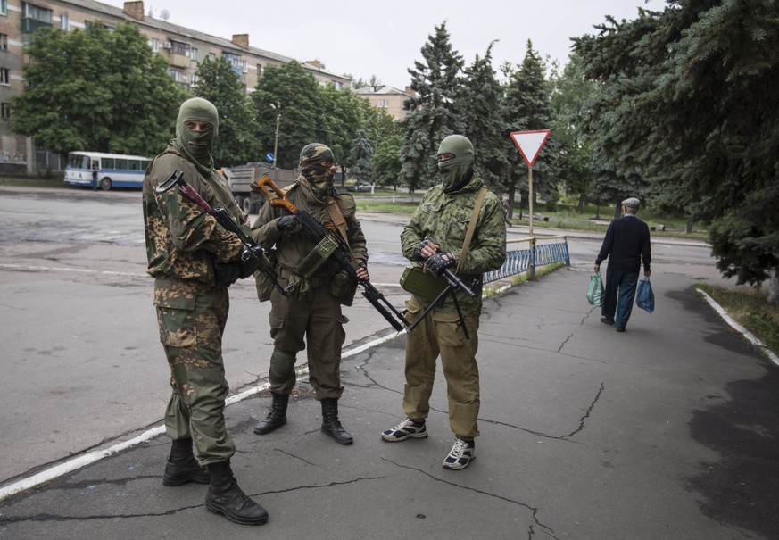 Soldaten in der ukrainischen Stadt Snizhnye&nbsp;(Ostukraine).