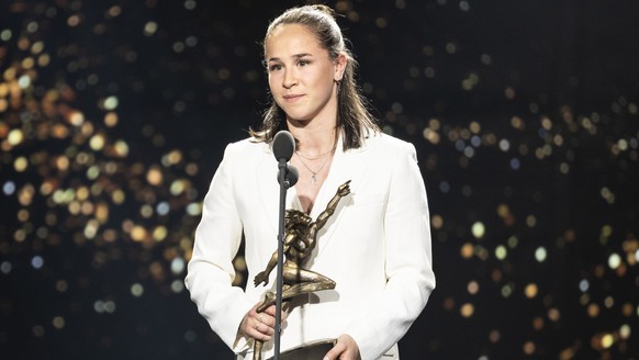 Geraldine Reuteler, Fussball, erhaelt den Preis MVP des Jahres 2025 an der Verleihung der Sports Awards 2025 am Sonntag, 29. Maerz 2026 in den Studios des SRF in Zuerich. Die Show wurde aufgrund der F ...
