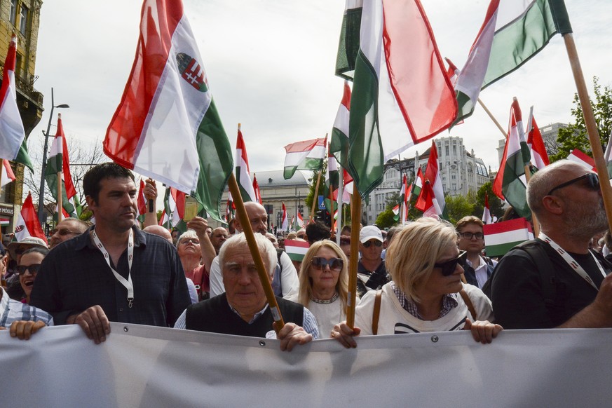 People gather in support of a political newcomer Peter Magyar, a former insider within Hungary&#039;s ruling Fidesz party on Saturday, April 6, 2024. A rising challenger to Hungarian Prime Minister Vi ...