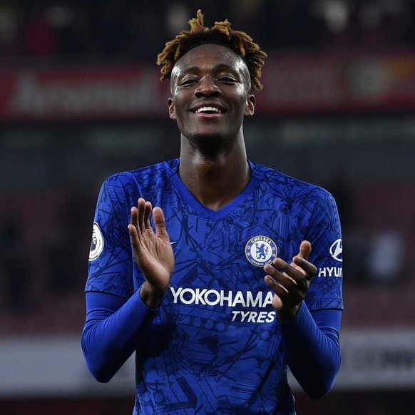 epa08093969 Chelsea's Tammy Abraham (C) celebrates with supporters at the end of the English Premier league soccer match between Arsenal and Chelsea held at the Emirates stadium in London, Britai ...