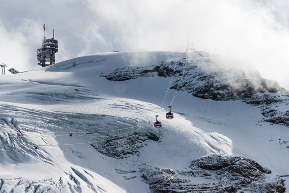 Titlis Eisgrotte Gletschergrotte Gletscher Engelberg Rauszeit