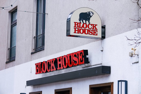 D¸sseldorf 05.01.2024 Blockhouse Block House Steakhaus Altstadt Burgplatz D¸sseldorf Nordrhein-Westfalen Deutschland *** D¸sseldorf 05 01 2024 Blockhouse Block House Steakhouse Altstadt Burgplatz D¸ss ...