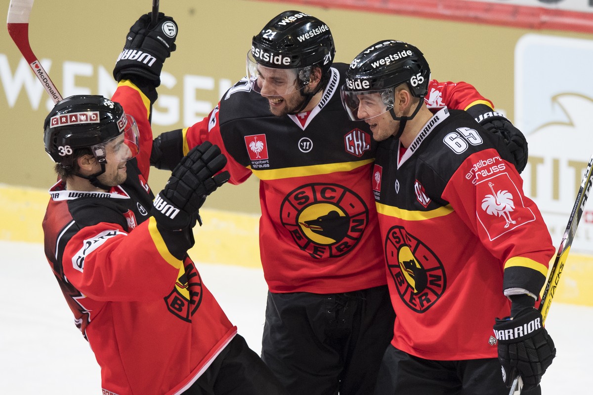 Bern's Mark Arcobello, left, Simon Moser, center, and Ramon Untersander, right, celebrate the 1-1 goal, during the Champions Hockey League quarter final ice hockey match between Switzerland' ...