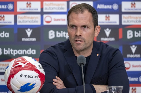 Sportdirektor Daniel Stucki an einer Medienkonferenz des FC Basel 1893 in Basel, am Dienstag, 27. Januar 2026. Der FC Basel 1893 hat sich von Ludovic Magnin getrennt und verpflichtet Stephan Lichtstei ...