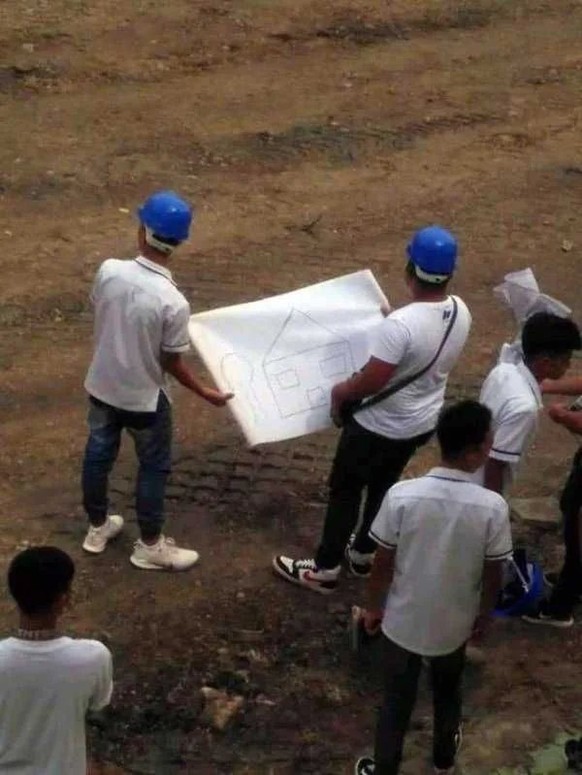 Ich kann nichts dafür, das Bild wurde gewünscht. Gruss, PICDUMP
Wenn du im Lebenslauf gelogen hast und den Job bekommen hast...