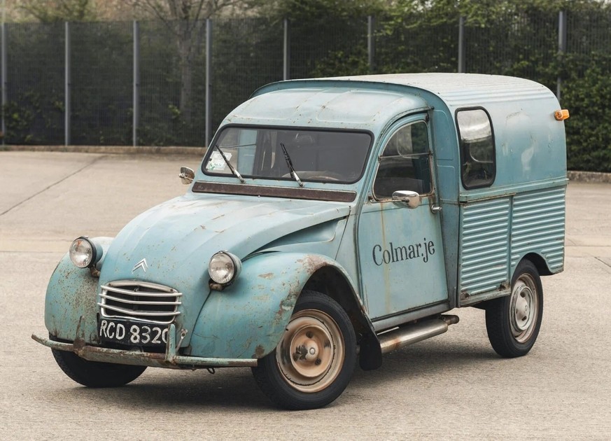 1969 Citroën 2CV Fourgonnette mit BMW-Motorrrad-Motor https://silodrome.com/citroen-2cv-van-sleeper/