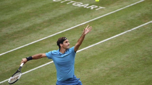 Roger Federer serves to Mischa Zverev during their match, at the ATP Mercedes Cup tournament in Stuttgart, Germany, Wednesday, June 13, 2018. (Marijan Murat/dpa via AP)