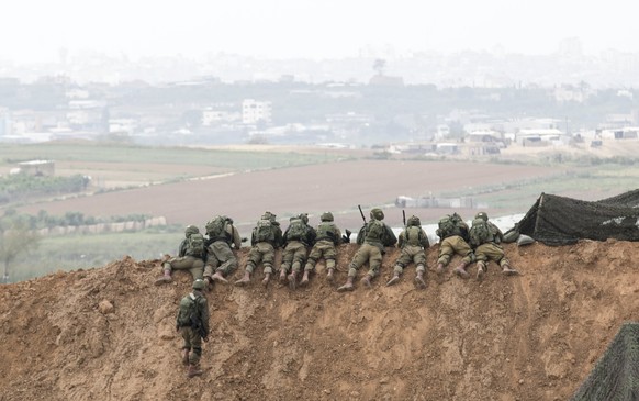 epa06636764 Israeli soldiers take positions at the Israeli Gaza border near Nir Am and next to the Gaza town of Beit Hanun, 30 March 2018. The Israeli army is on high alert and deployed sharpshooters  ...