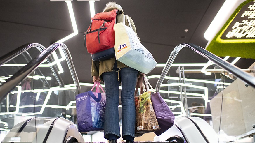 Gewerbeverband weibelt gegen Einkaufstourismus und Shopp Schwiiz - Vimarsana News