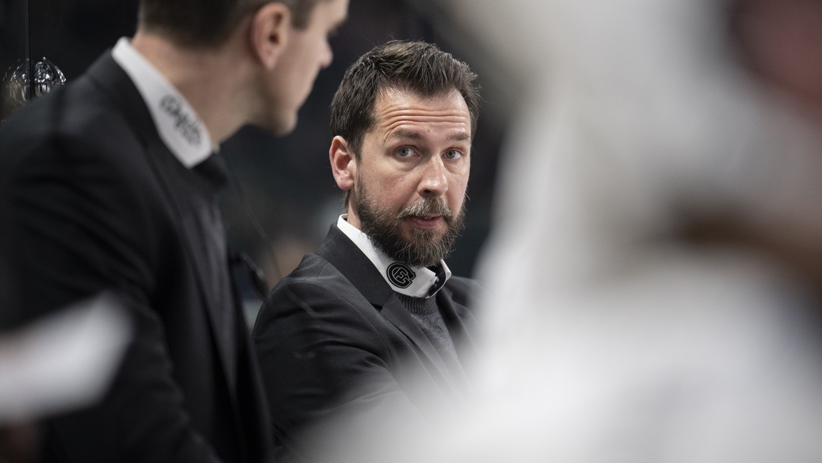 Head Coach Lars Leuenberger (HCFG) im Spiel der Eishockey National League zwischen ZSC Lions, ZSC, und Fribourg-Gotteron, HCFG, vom Freitag, 14. Februar 2025 in der Swiss Life Arena in Zuerich. (KEYST ...