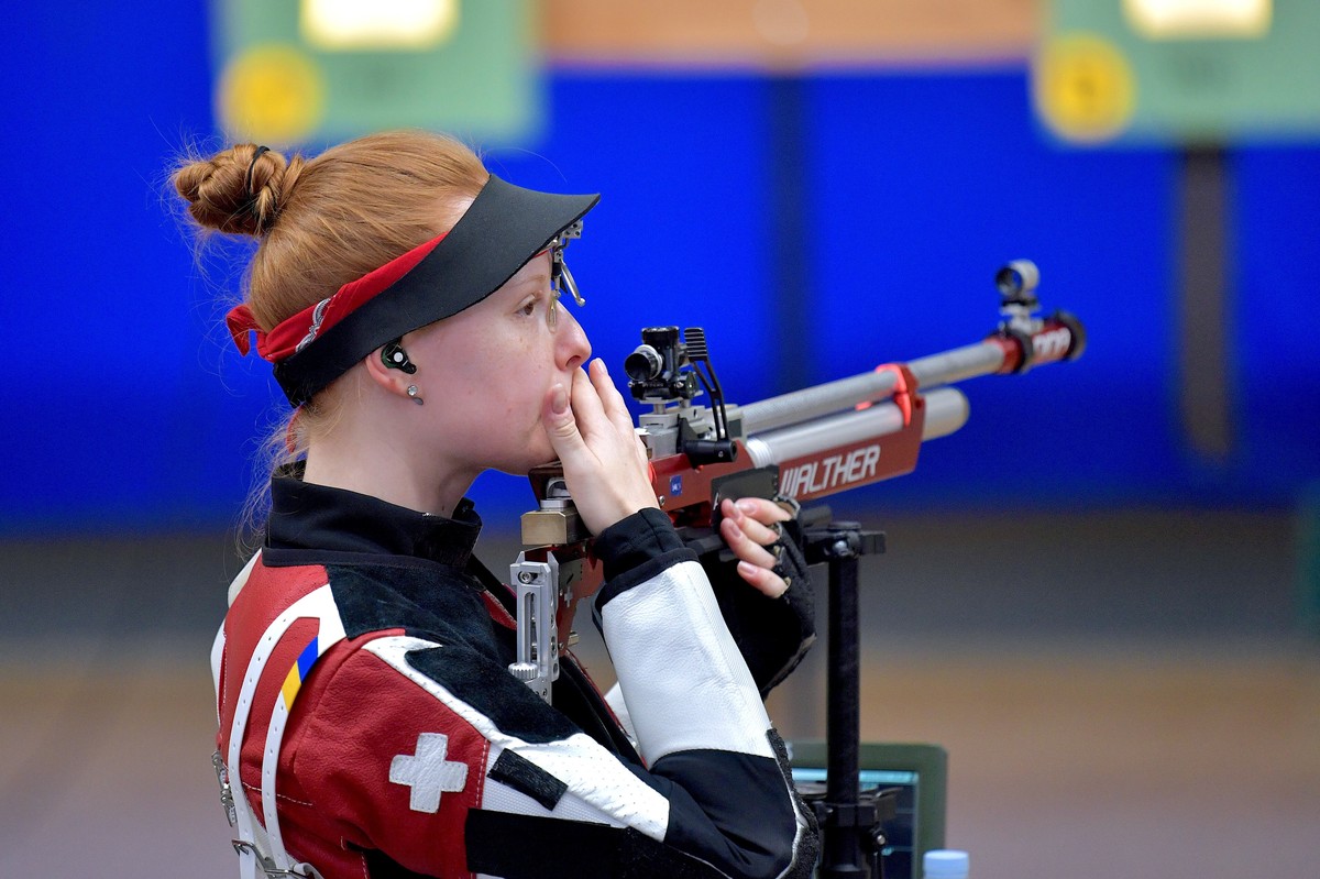 epa10708526 Nina Christen of Switzerland in action during the 10m Air Rifle Women's final at the European Games Krakow 2023 in Wroclaw, Poland, 23 June 2023. EPA/Sebastian Borowski POLAND OUT
