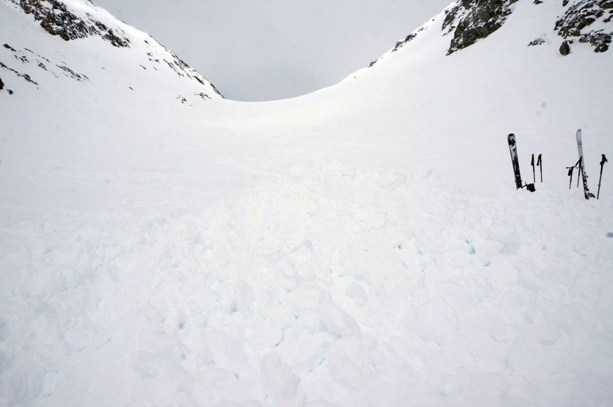 This Friday, April 26, 2019 photo provided by the Kantonspolizei (Cantonal Police) Wallis shows the area where four German skiers have been killed by an avalanche in Fieschertal, Switzerland. Police i ...