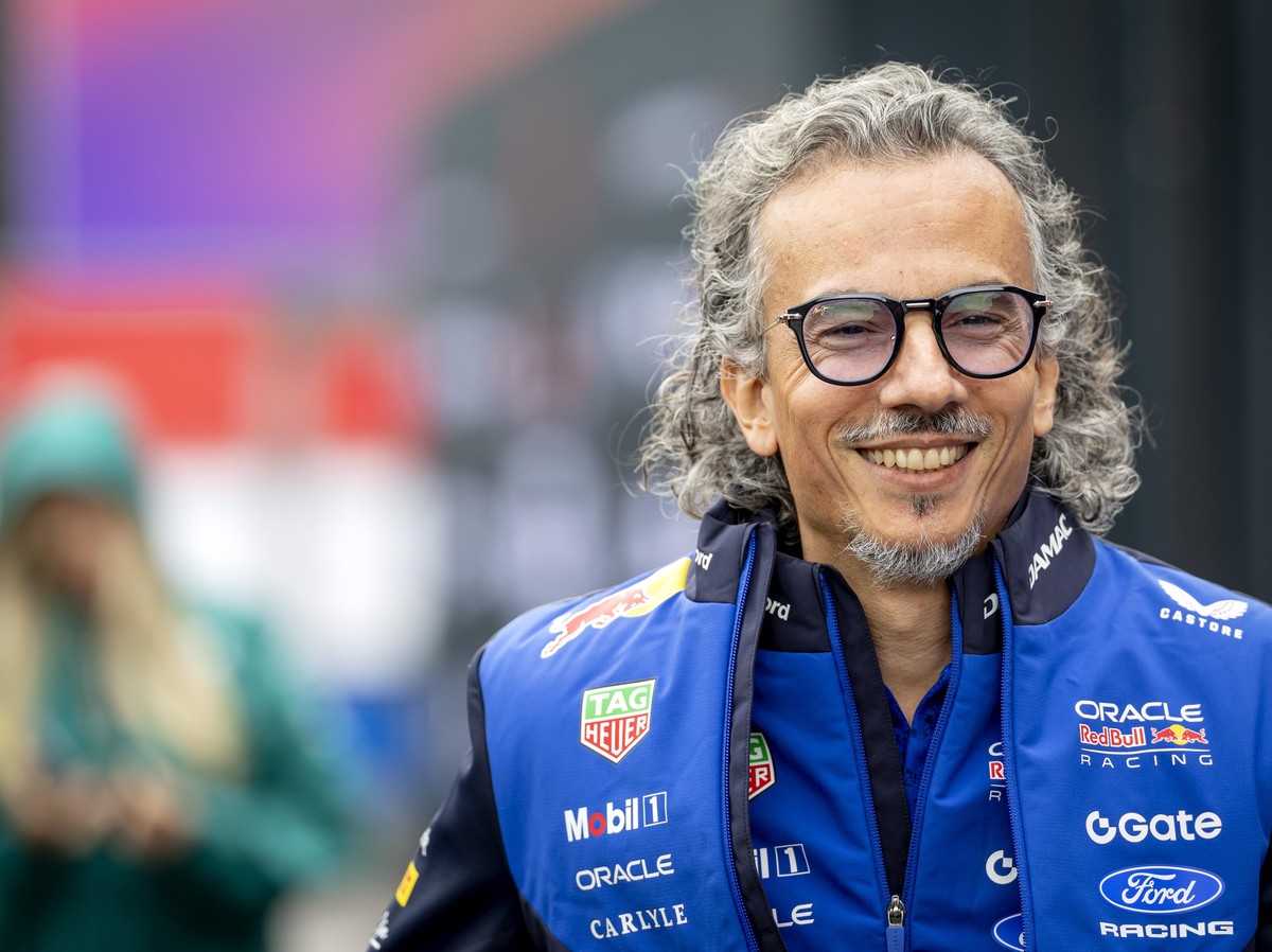 epa13182366 Red Bull Racing team principal Laurent Mekies walks in the paddock ahead of the practice session for the Formula One Dutch Grand Prix at the Circuit Zandvoort racetrack in Zandvoort, Nethe ...