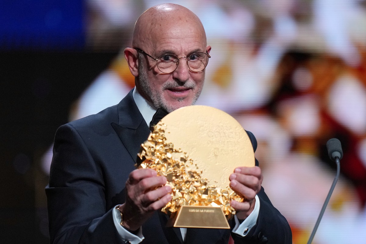 Luis de la Fuente of Spain receives the trophy for winning the 2026 Men's Coach of the Year during the Ballon d'Or ceremony at the London Palladium Theatre in London, England, Monday, Oct. 2 ...