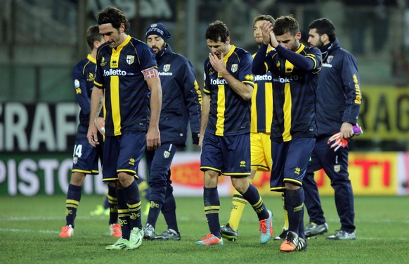 epa04592121 Parma&#039;s players at the end of the Italy Cup soccer match Parma FC vs Juventus FC at Ennio Tardini stadium in Parma, Italy, 28 January 2015. EPA/ELISABETTA BARACCHI