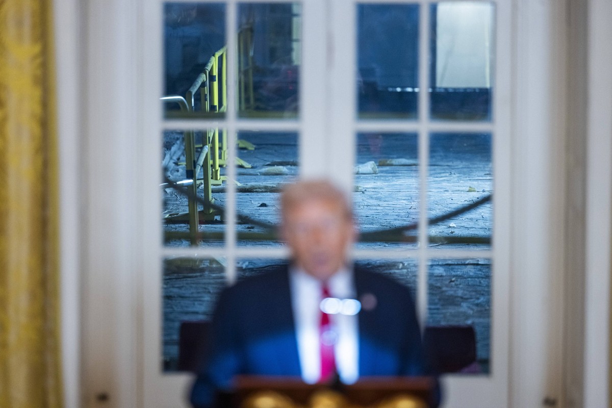 Construction on the ballroom extension of the White House is seen behind US President Donald Trump as he speaks at a dinner to raise money for the ballroom in the East Room of the White House in Washi ...