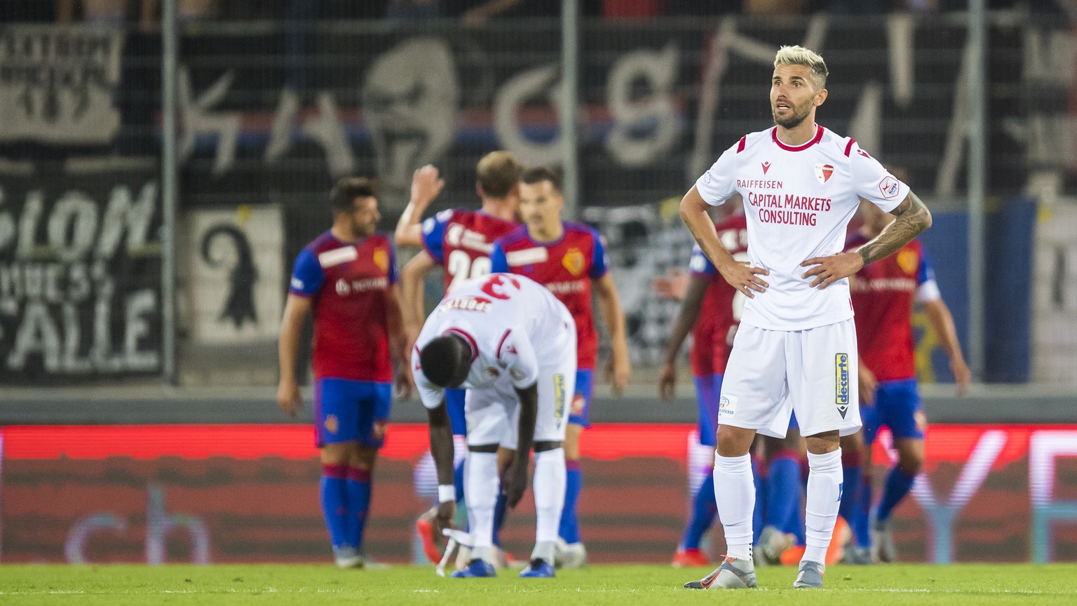 Reaction du milieu valaisan Valon Behrami, droite, apres le 4eme but balois lors de la rencontre de football de Super League entre le FC Sion et le FC Basel 1893 ce vendredi 19 juillet 2019 au stade d ...