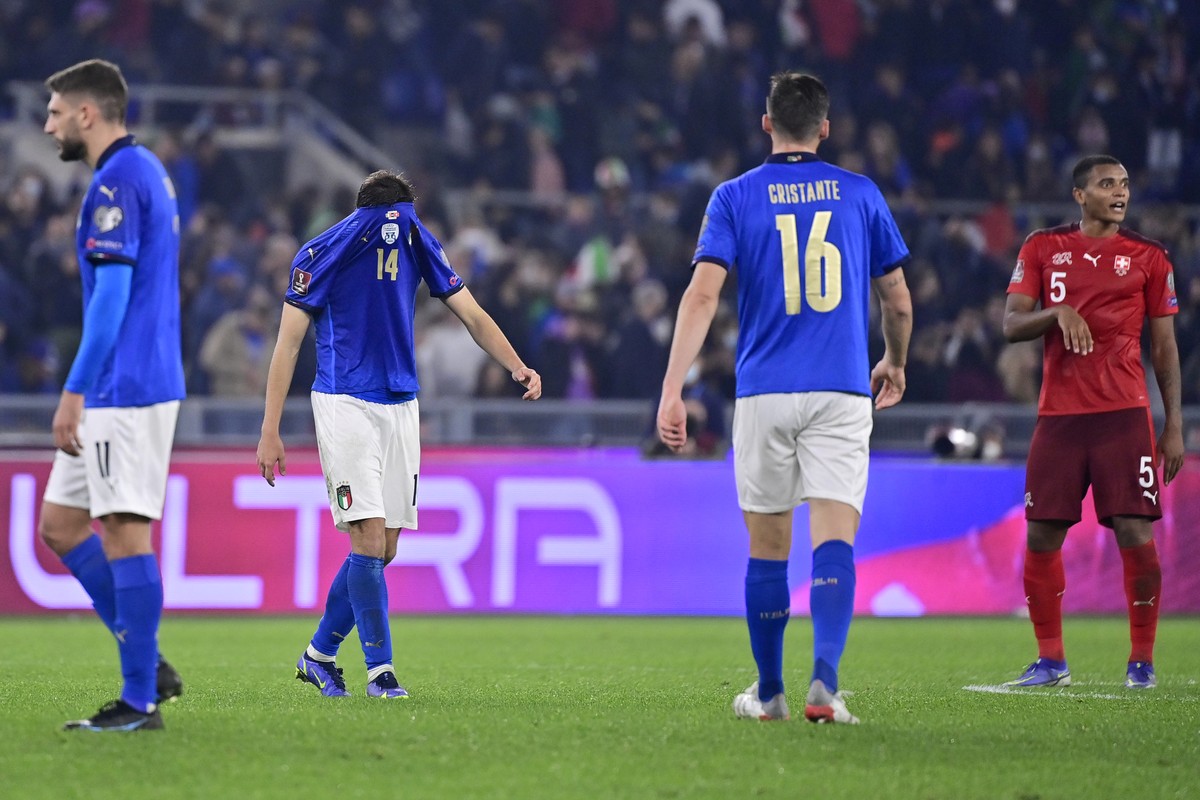 From left, Italy's forward Domenico Berardi, Italy's forward Federico Chiesa and Italy's midfielder Bryan Cristante trsctd next to Switzerland's defender Manuel Akanji, right, afte ...