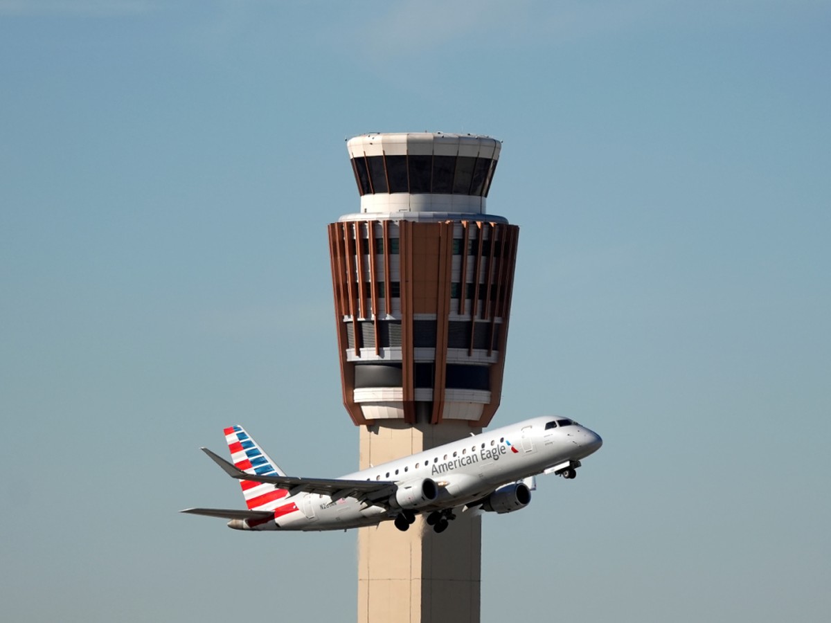 Paralysie budgétaire oblige, le régulateur américain de l'aviation (FAA) demande aux compagnies de réduire leur programme, entrainant l'annulation de plus d'un millier de vols par jour. ...