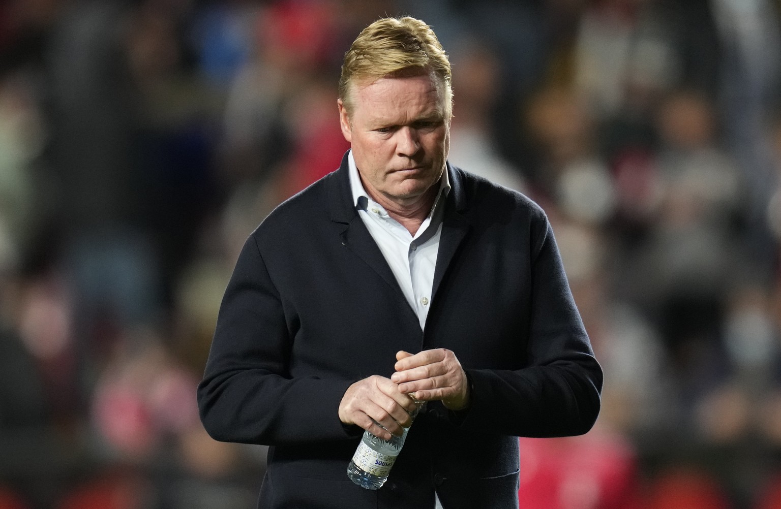 Barcelona&#039;s head coach Ronald Koeman heads back down the tunnel at half time during a Spanish La Liga soccer match between Rayo Vallecano and FC Barcelona at the Vallecas stadium in Madrid, Spain ...