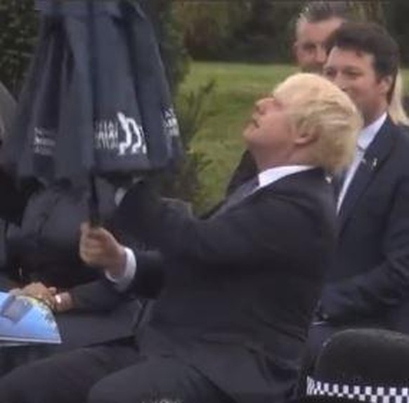 boris johnson regenschirm