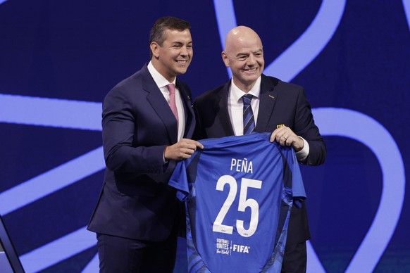epa12104256 Paraguayan President Santiago Pena (L) and FIFA President Gianni Infantino pose during the 75th Ordinary Congress in Ascuncion, Paraguay, 15 May 2025. EPA/Juan Pablo Pino