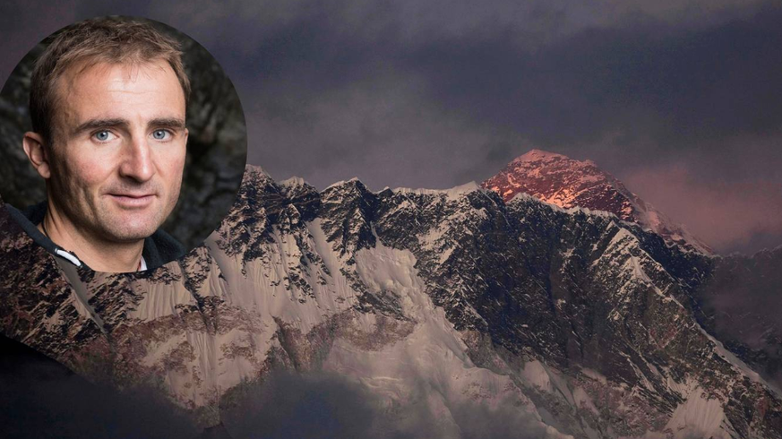 Ueli Steck - wollte er das «Hufeisen» riskieren? Hinter dem Nuptse erhebt sich der Everest.