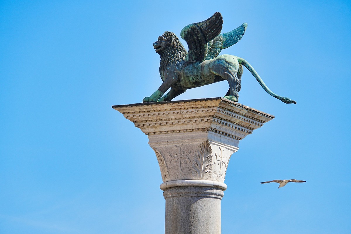 Markuslöwe in Venedig Der Markuslöwe ist das Symbol des Evangelisten Markus. Er war das Symbol der Republik Venedig und heute der Stadt Venedig. Copyright: xZoonar.com/HGVorndranx 21649508