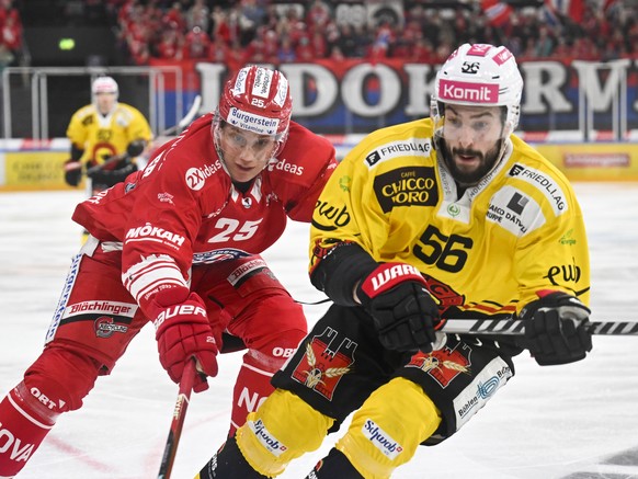 Rapperswil's Nando Eggenberger, left, against Bern's Christian Benana, in the National League ice hockey match between Rapperswil-Jona Lakers and SC Bern, on Friday, February 24, 2023, in ...