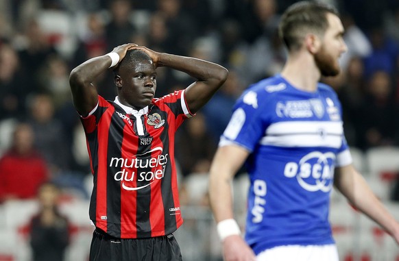 epa05649924 Malang Sarr of OGC Nice reacts during the French Ligue 1 soccer match, OGC Nice vs SC Bastia, at the Allianz Riviera stadium, in Nice, France, 27 November 2016. EPA/SEBASTIEN NOGIER