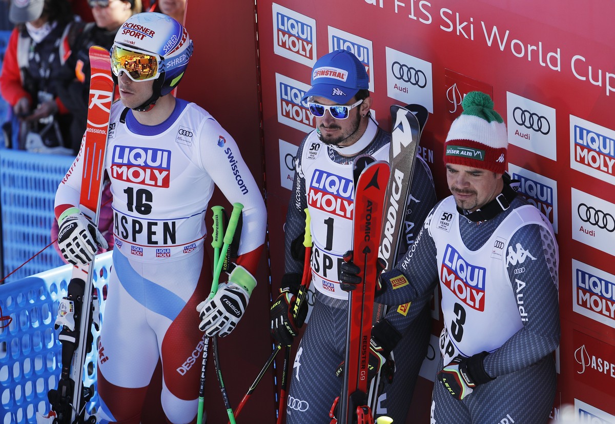 epa05850040 (L-R) Carlo Janka of Switzerland in third, Domink Paris of Italy in first and Peter Fill of Italy second on the podium during the Audi FIS Word Cup Finals Men's Downhill in Aspen, Col ...