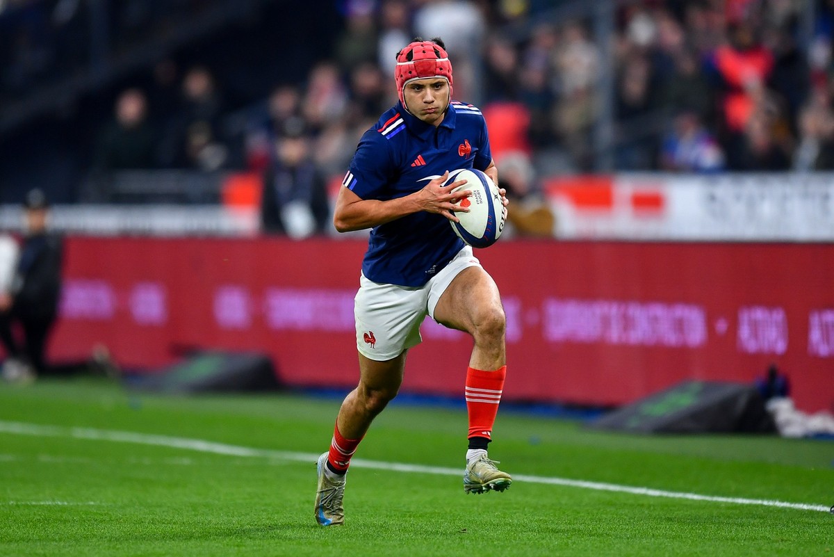 PARIS, FRANCE - NOVEMBER 16: Louis Bielle-Biarrey of France runs with the ball during the Autumn Nations Series 2024 match between France and New Zealand at the Stade de France on November 16, 2024 in ...