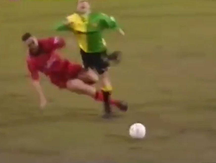 Fundstück des Tages: Vinnie «die Axt» Jones fällt Eric Cantona 😱