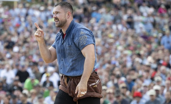 Fabian Staudenmann siegt im ersten Gang beim traditionellen Schwaegalp Schwinget, am Sonntag, 16. August 2026, auf der Schwaegalp in Hundwil. (KEYSTONE/Gian Ehrenzeller)
