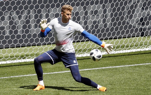 epa06809533 Iceland&#039;s goalkeeper Frederik Schram in action during the team&#039;s training session in Moscow, Russia, 15 June 2018. Iceland will face Argentina in their FIFA World Cup 2018 Group  ...