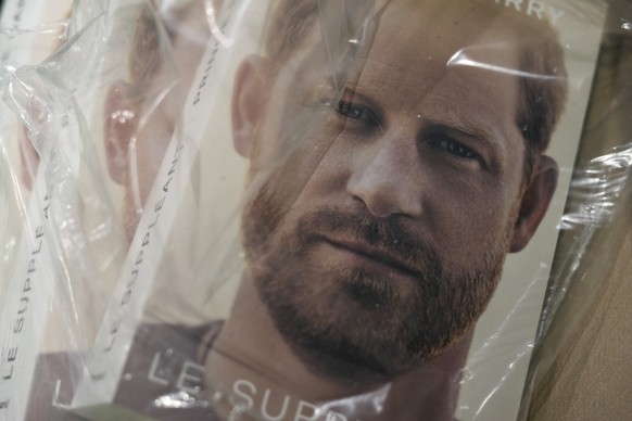 Copies of the new book requested by Prince Harry "To rescue" will be shrink-wrapped before being displayed in a bookshop in Paris, Tuesday, January 10, 2023. Prince Harry's memoirs "To rescue" went...