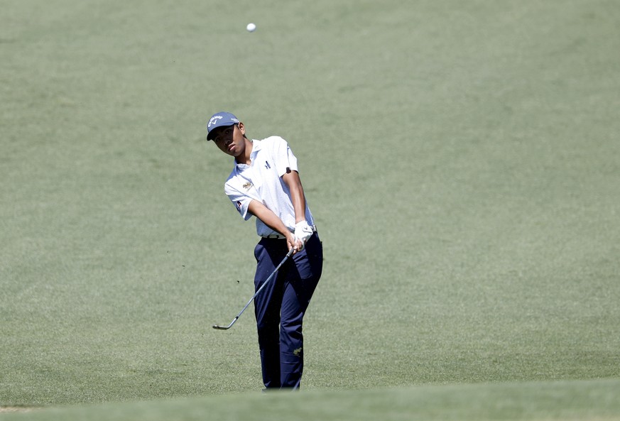epa12878293 Fifa Laopakdee of Thailand chips the ball on to the putting green on hole 2 in Round 1 of the 2026 Masters tournament in August, Georgia, USA, 09 April 2026. EPA/ERIK S. LESSER