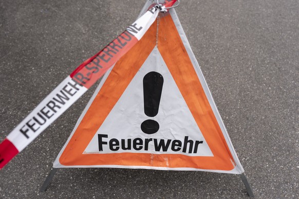 Ein Triopan-Faltsignal der Feuerwehr, fotografiert im Ausbildungszentrums Andelfingen (AZA) des Amts fuer Militaer und Zivilschutz des Kantons Zuerich am Mittwoch, 15. April 2026 in Andelfingen. (KEYS ...