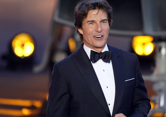 Tom Cruise poses for the media during the &#039;Top Gun Maverick&#039; UK premiere at a central London cinema, on Thursday, May 19, 2022. (AP Photo/Alberto Pezzali)