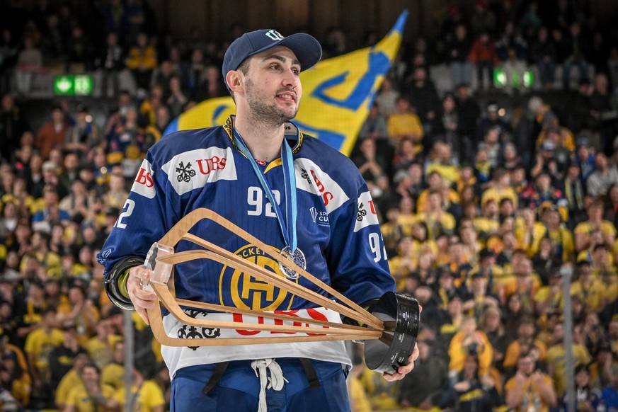 Davos&#039; Tomas Jurco celebrate with the trophy after winning the final game between Switzerland&#039;s HC Davos and HC Dynamo Pardubice, at the 95th Spengler Cup ice hockey tournament in Davos, Swi ...