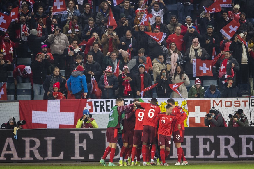 epa09584095 Swiss players celebrate their 1-0 lead during the FIFA World Cup 2022 group C qualifying soccer match between Switzerland and Bulgaria in Lucerne, Switzerland, 15 November 2021. EPA/URS FL ...