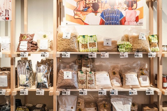 Die Auswahl an Produkten im Gebana Verkaufsladen.