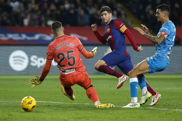 Barcelona&#039;s Sergi Roberto, centre, scores his side&#039;s third goal during the Spanish La Liga soccer match between Barcelona and Almeria at the Olimpic Lluis Companys stadium in Barcelona, Spai ...
