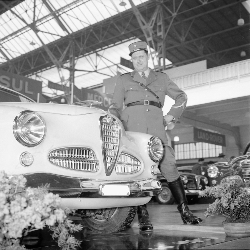 Photographer: Comet Photo AG (Zurich) Title: Geneva Motor Show Description: Police officer next to car, Alfa Romeo Date: 1954 Taken in: Geneva Motor Show, 1954.