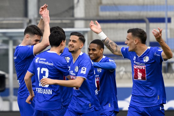 Les joueurs lucernois avecThibault Klidje (FCL), deuxieme depuis la droite, celebrent le 0 a 3, lors de la rencontre de football de Swiss Super League entre le FC Lausanne-Sport, LS, et le Luzern, FCL ...