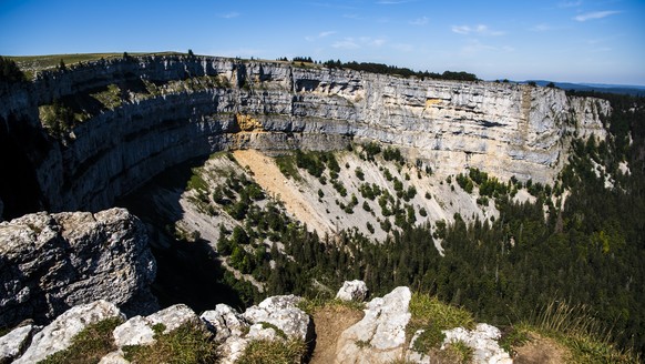 Une vue generale du site du Creux-du-Van le samedi 8 aout 2020 pres de la ferme Le Soliat entre les communes de Gorgier et du Val-de-Travers. Le Creux-du-Van est un cirque rocheux d&#039;environ 1&#03 ...