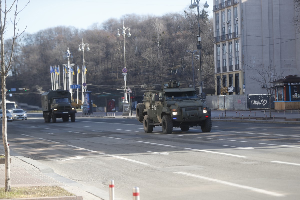 epa09787054 Ukrainian armored vehicles transit at a street in Kiev, Ukraine, 26 February 2022. Russian troops entered Ukraine on 24 February prompting the country's president to declare martial l ...