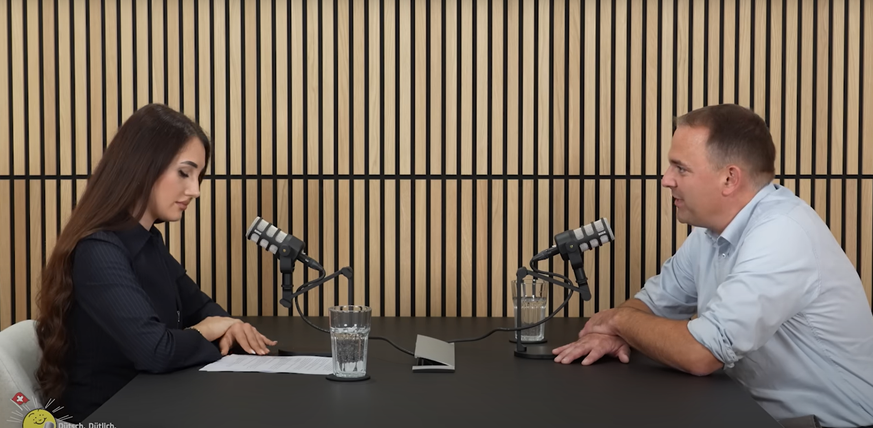 SVP-Chef Marcel Dettling setzt gemeinsam mit SVP-Kollegin Vivienne Huber auch auf Podcasts.