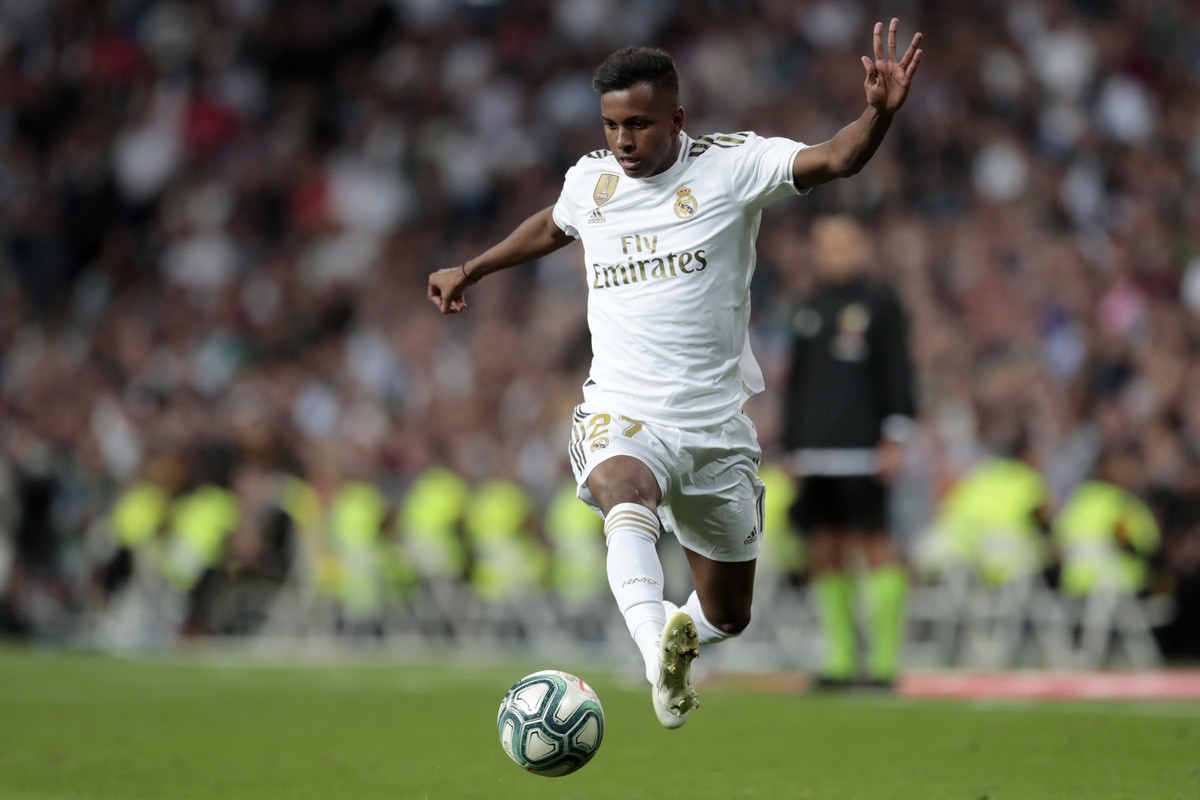 Real Madrid's Rodrygo runs with the ball before scoring his side's 2nd goal, during the Spanish La Liga soccer match between Real Madrid and Osasuna at the Santiago Bernabeu stadium in Madri ...